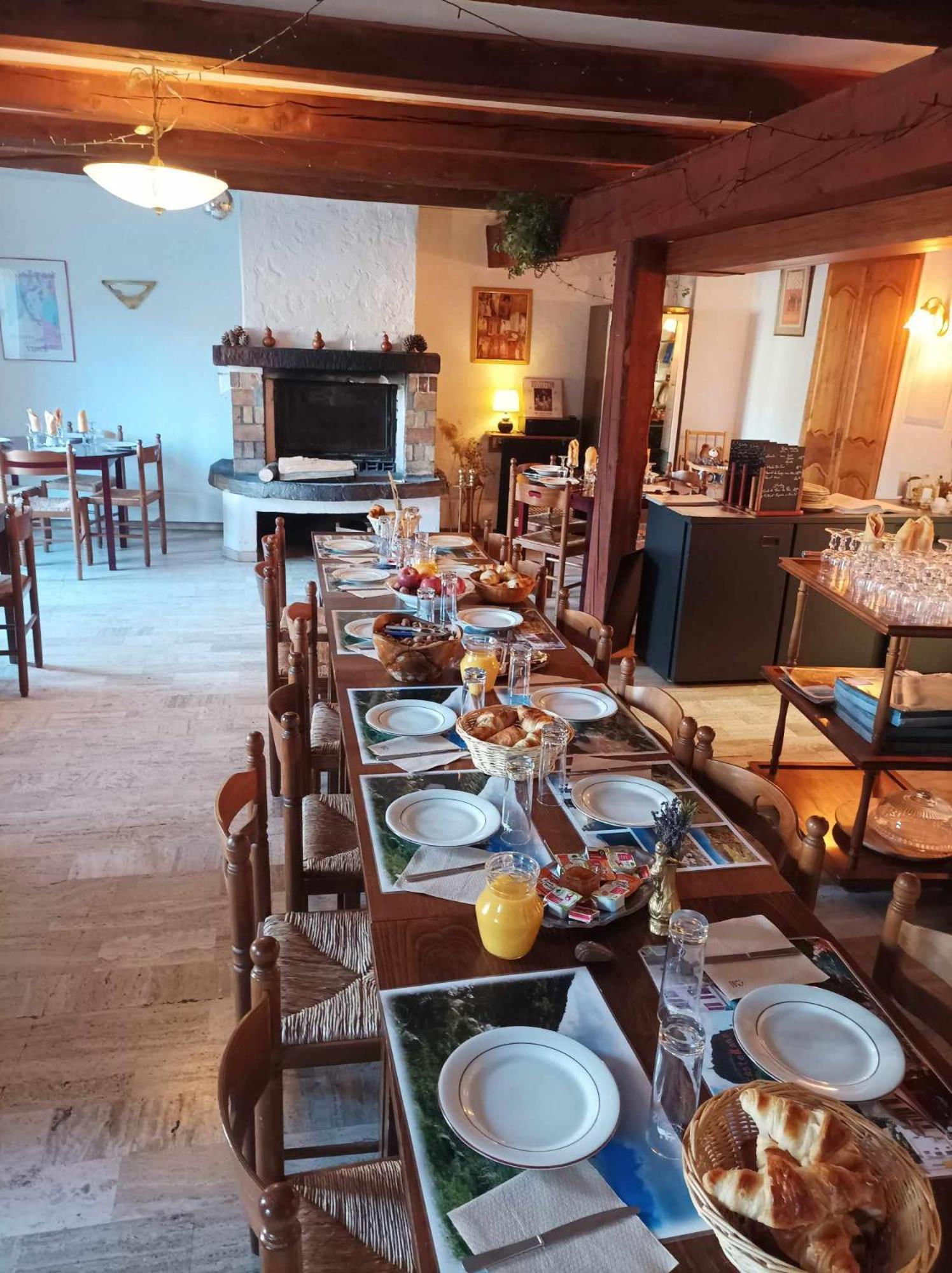 Auberge Lou Jas Soleilhas Luaran gambar